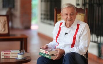 AMLO reaparece con videomensaje y libro “Pueblo”