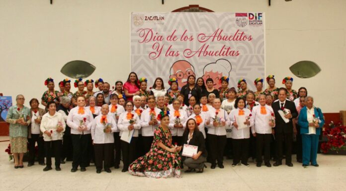 “Siempre son nuestra guía”: Bety Sánchez festeja a las y los abuelitos de Zacatlán