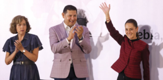 Miles de poblanos acompañan a Sheinbaum durante asamblea