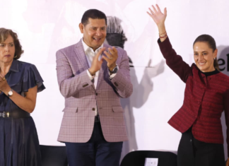 Miles de poblanos acompañan a Sheinbaum durante asamblea