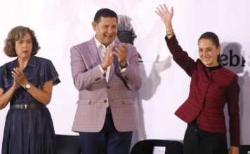 Miles de poblanos acompañan a Sheinbaum durante asamblea