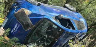 Conductor estuvo a punto de caer a barranco en la Tecali-Valsequillo