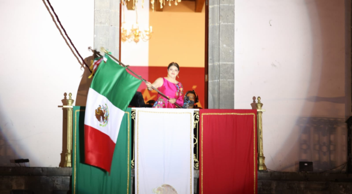 Grito de Independencia reúne a 10 mil personas en Zacatlán