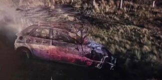 Incendio consume vehículo en la Teziutlán-Virreyes