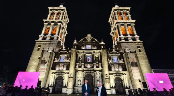 Inauguran nueva iluminación de la Catedral de Puebla