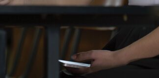 PAN impulsará regulación del uso de celulares en escuelas de Puebla