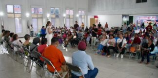 Laura Artemisa se reúne con líderes de colonias en el sur de Puebla