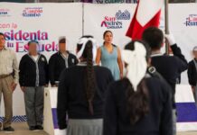 Lupita Cuautle convive con alumnos en primaria Justo Sierra