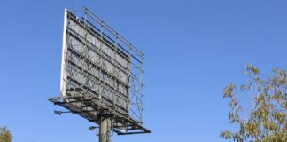 Preparan programa para regularizar espectaculares en Puebla