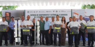Texmelucan entrega equipo y apoyos a policías, bomberos y prehospitalarios