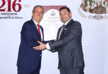 Colocan Bando Solemne 2026 en el Palacio Municipal de Puebla