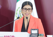 “La Bonita” renuncia a su cargo para ir por la alcaldía de Puebla