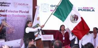 Armenta da Grito de Independencia en Zacatlán