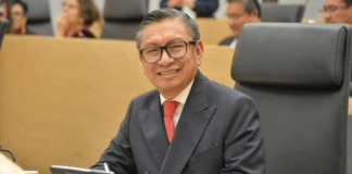 José Luis Figueroa impulsa reforzar identidad nacional en escuelas