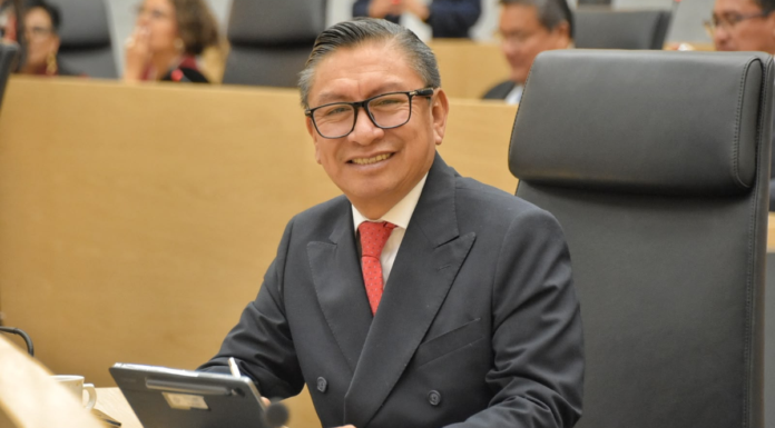 José Luis Figueroa impulsa reforzar identidad nacional en escuelas