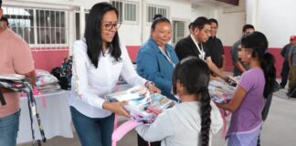 Ariadna Ayala entrega 5 mil kits escolares en Atlixco