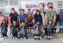 Tere Alfaro entrega útiles escolares en preescolares de Cuautancingo