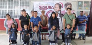 Tere Alfaro entrega útiles escolares en preescolares de Cuautancingo