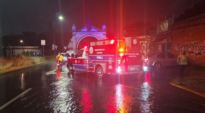 Lluvia en Puebla deja apagones, inundaciones y caída de árboles
