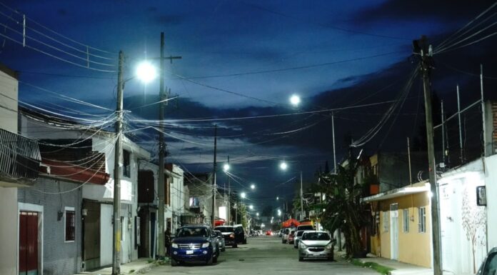 “Puebla Brilla” moderniza 77 luminarias en 20 de Noviembre y La Loma