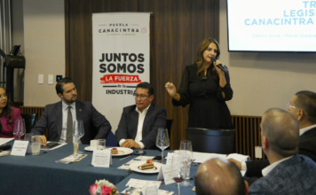Maiella Gómez destaca avances laborales ante empresarios de Puebla