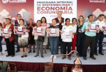 Pepe Chedraui entrega apoyos a mezcaleros y agrícolas de Azumiatla