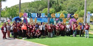 Tere Alfaro acompaña a más de 600 adultos mayores a parque acuático