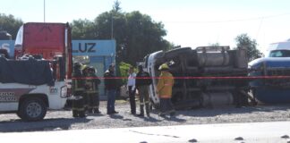 Pipa de gas LP vuelca en inmediaciones del Hospital General de Tepeaca