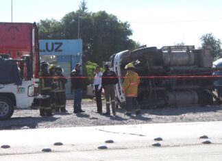 Pipa de gas LP vuelca en inmediaciones del Hospital General de Tepeaca