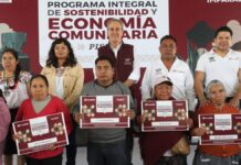 Pepe Chedraui entrega apoyos productivos a productores de mezcal y maíz