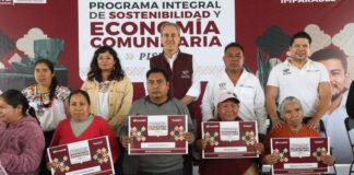 Pepe Chedraui entrega apoyos productivos a productores de mezcal y maíz