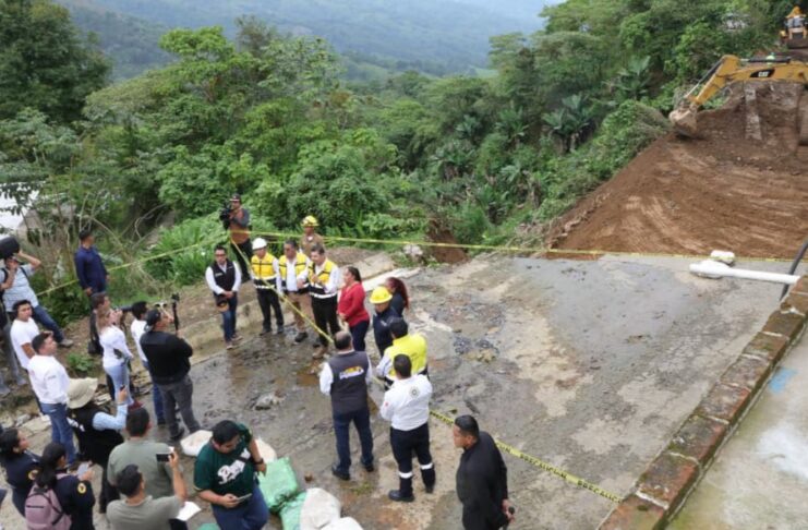 Armenta supervisa atención a puntos carreteros afectados en la Sierra Norte