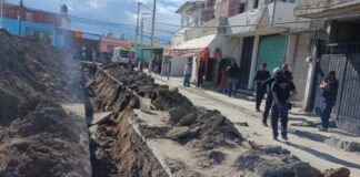 Rescatan a tres trabajadores sepultados por obra en San Rafael Tlanalapan