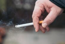 Tabaquismo y alcohol, principales factores de riesgo del cáncer de cabeza