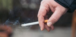 Tabaquismo y alcohol, principales factores de riesgo del cáncer de cabeza