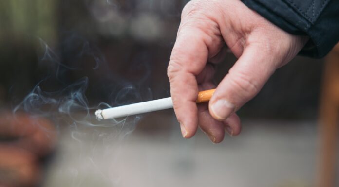 Tabaquismo y alcohol, principales factores de riesgo del cáncer de cabeza