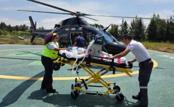 Trasladan en ambulancia aérea a menor de 13 años de Huauchinango