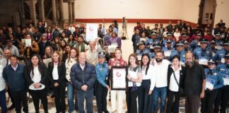 Gobierno estatal entrega 100 constancias de capacitación turística en Zacatlán