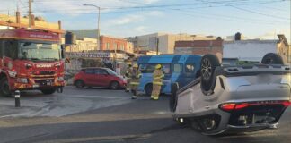 Al menos seis lesionados tras choque y volcadura en colonia Amor