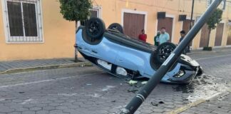 Volcadura en San Andrés Cholula deja un lesionado; derribó un poste