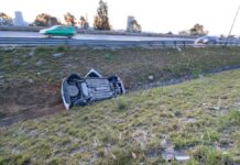 Conductor resulta lesionado tras volcadura en Periférico Ecológico
