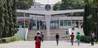 Volkswagen inicia bajas de 611 trabajadores; SITIAVW promete recontratación