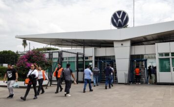 Trabajadores de VW votan este viernes oferta de aumento global
