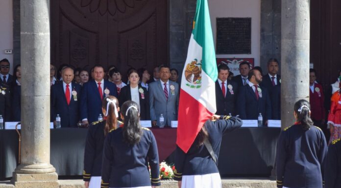 Con desfile, Zacatlán conmemora aniversario del Grito de Independencia