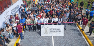 Cuautlancingo entrega pavimentación de calle Tierra y Libertad