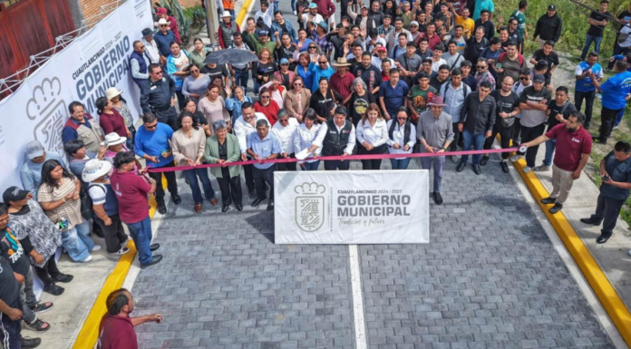 Cuautlancingo entrega pavimentación de calle Tierra y Libertad