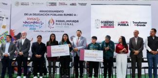 Abanderan a atletas poblanos para competencias nacionales