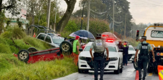 Automóvil vuelca en la Teziutlán-Acajete y deja un lesionado