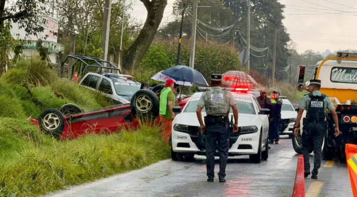 Automóvil vuelca en la Teziutlán-Acajete y deja un lesionado