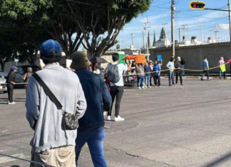 Realizan bloqueo vial por falta de agua en colonias del sur de Puebla